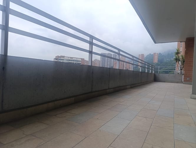 Apartamento de 2 alcobas en venta en El Poblado, Medellín, 117 m² · foto 18 de 18