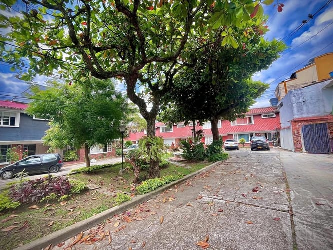 Casa de 4 alcobas en venta en Piedra Pintada, Ibagué, 190 m² · foto 2 de 19