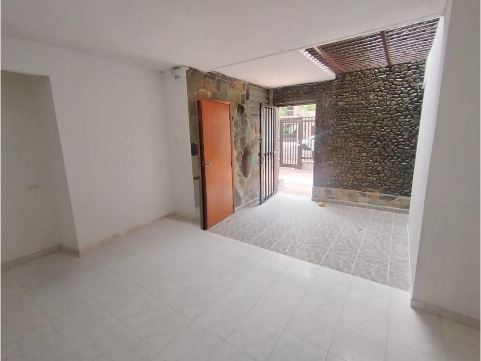 Casa en arriendo en El Nogal- Los Almendros, Medellín · foto 2 de 21
