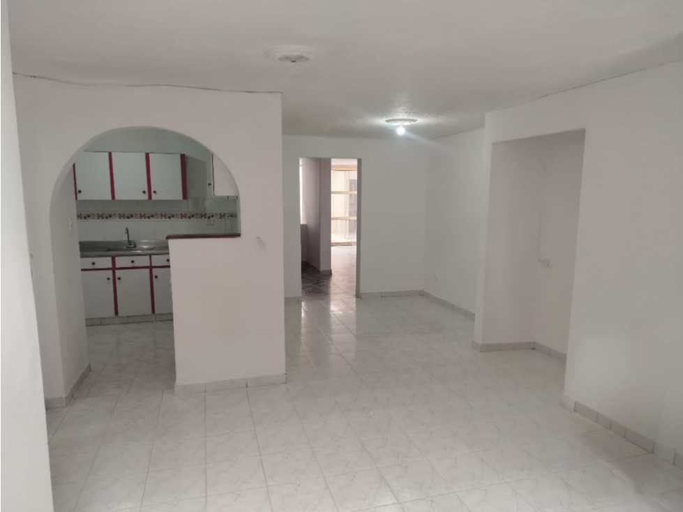 Casa en arriendo en El Nogal- Los Almendros, Medellín · foto 3 de 21