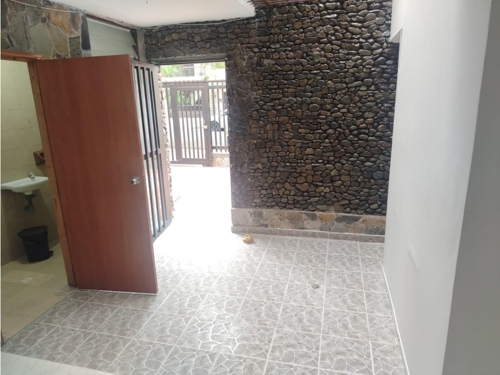 Casa en arriendo en El Nogal- Los Almendros, Medellín · foto 4 de 21