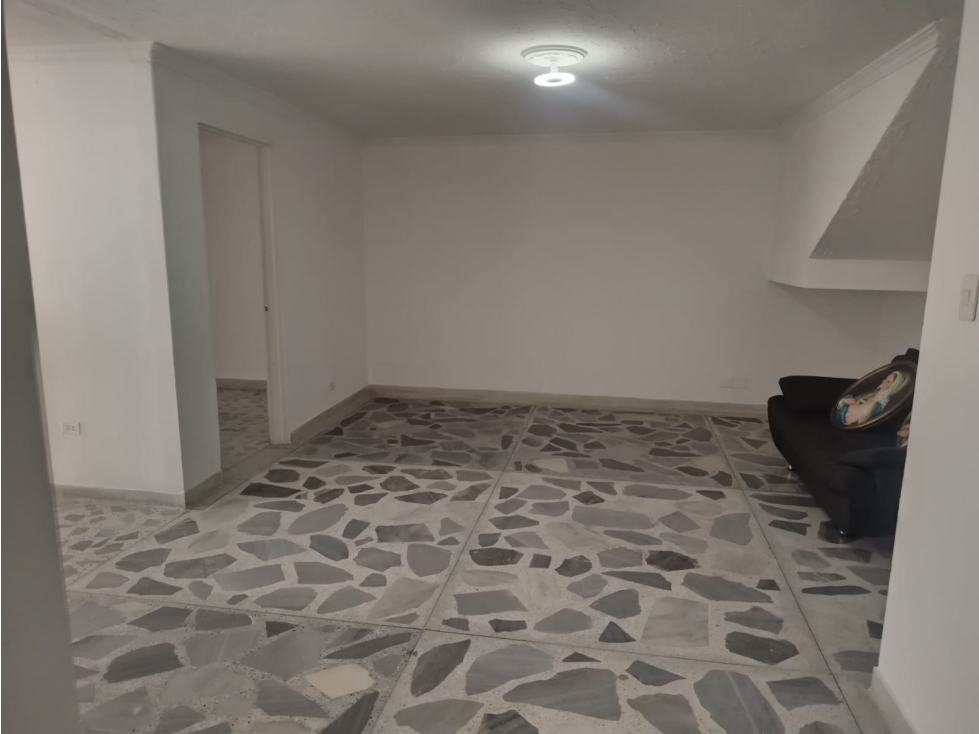 Casa en arriendo en El Nogal- Los Almendros, Medellín · foto 7 de 21