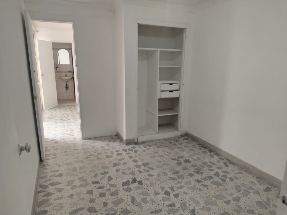 Casa en arriendo en El Nogal- Los Almendros, Medellín · foto 9 de 21