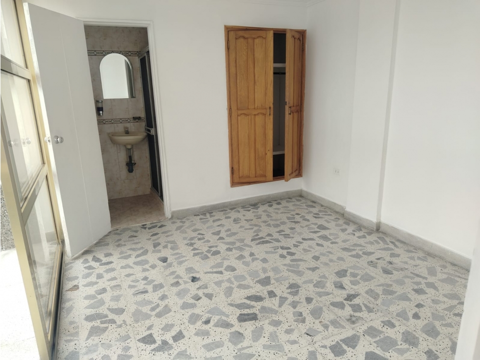 Casa en arriendo en El Nogal- Los Almendros, Medellín · foto 10 de 21