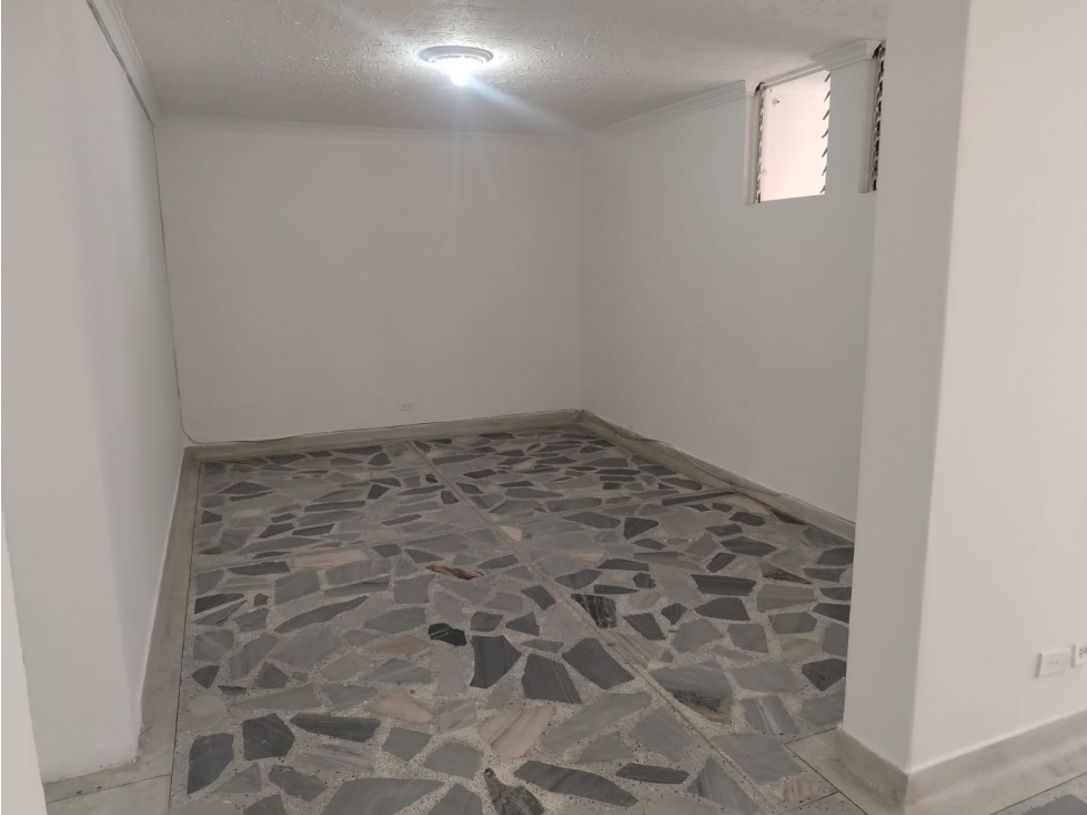 Casa en arriendo en El Nogal- Los Almendros, Medellín · foto 11 de 21