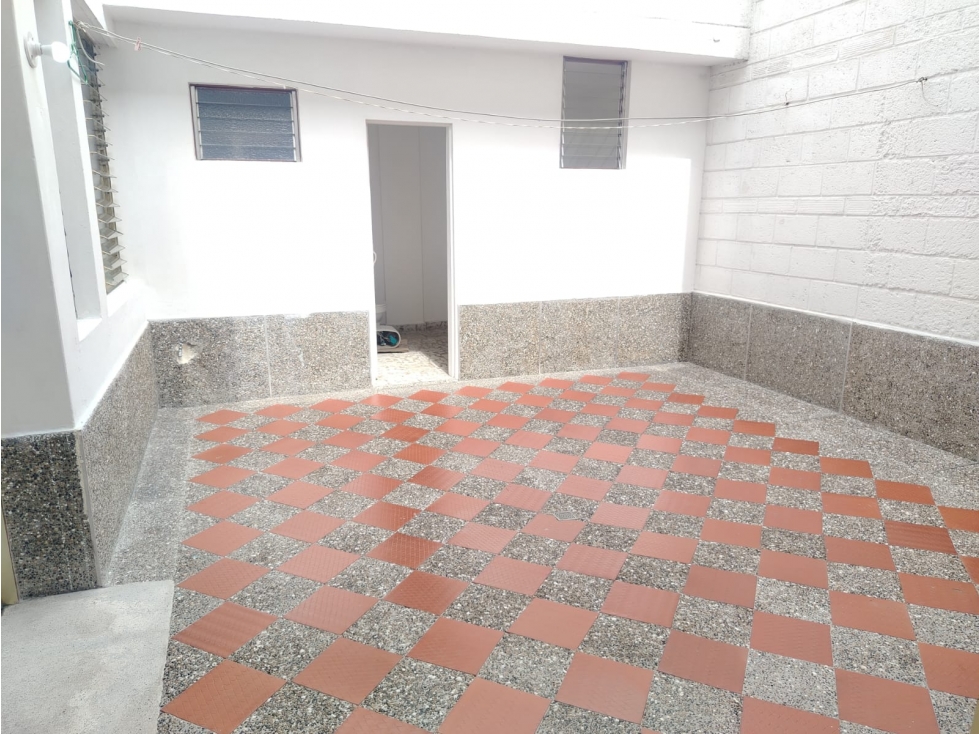 Casa en arriendo en El Nogal- Los Almendros, Medellín · foto 12 de 21