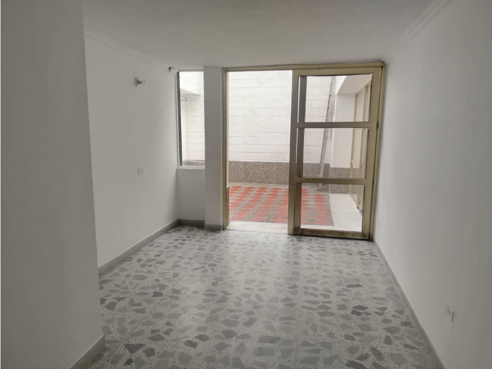 Casa en arriendo en El Nogal- Los Almendros, Medellín · foto 13 de 21