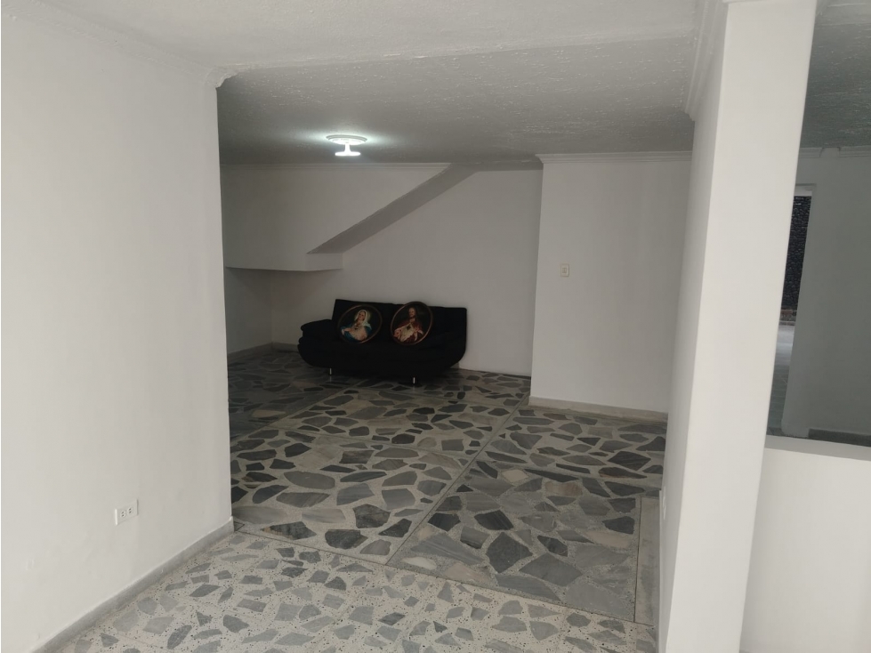 Casa en arriendo en El Nogal- Los Almendros, Medellín · foto 14 de 21