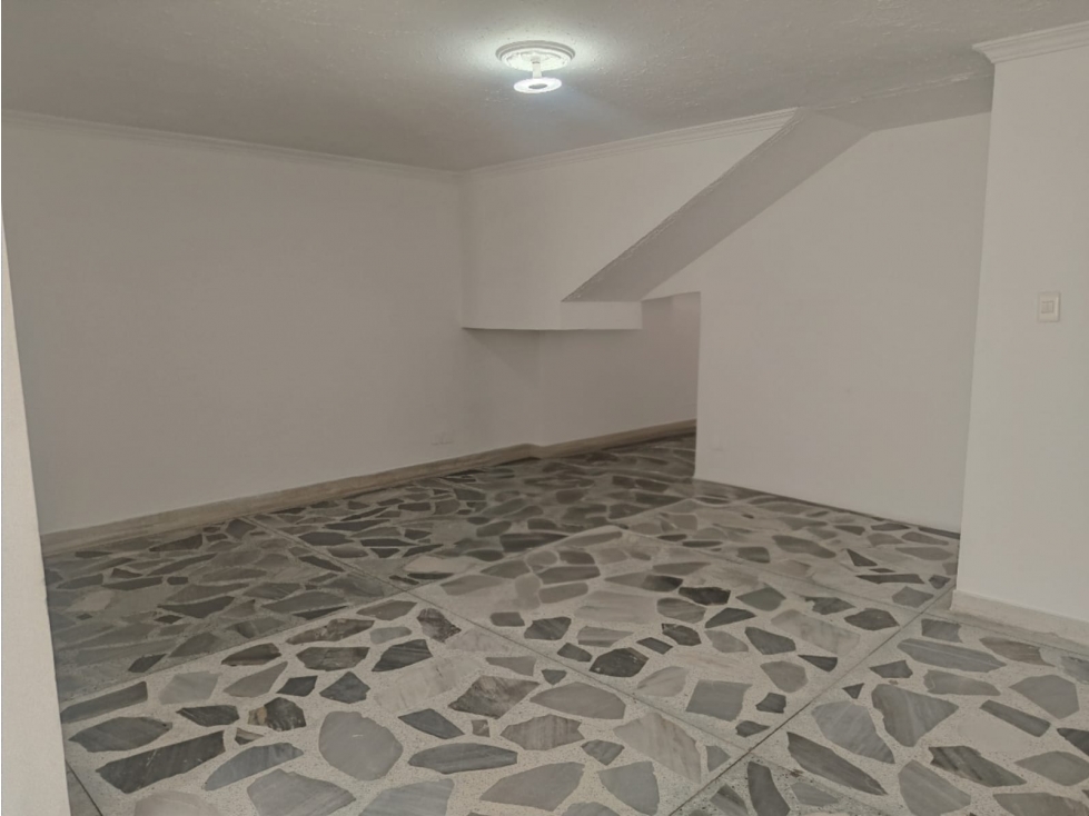 Casa en arriendo en El Nogal- Los Almendros, Medellín · foto 15 de 21