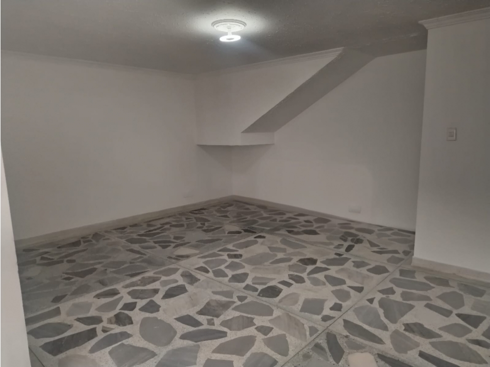 Casa en arriendo en El Nogal- Los Almendros, Medellín · foto 16 de 21