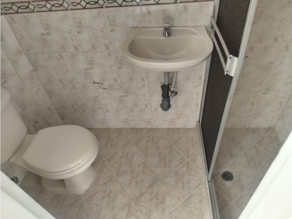 Casa en arriendo en El Nogal- Los Almendros, Medellín · foto 17 de 21