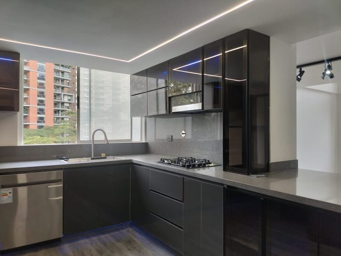 Apartamento de 3 alcobas en arriendo en El Poblado, Medellín, 117 m² · foto 5 de 18