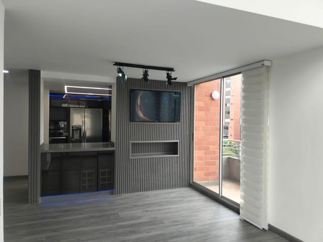 Apartamento de 3 alcobas en arriendo en El Poblado, Medellín, 117 m² · foto 2 de 18