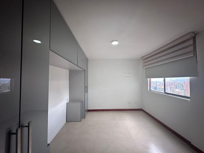 Apartamento de 3 alcobas en venta en El Poblado, Medellín, 74 m² · foto 12 de 19