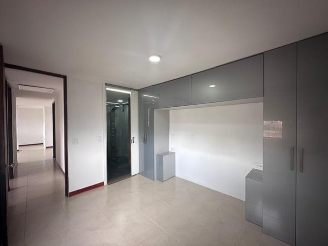 Apartamento de 3 alcobas en venta en El Poblado, Medellín, 74 m² · foto 14 de 19