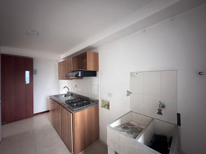 Apartamento de 3 alcobas en venta en El Poblado, Medellín, 74 m² · foto 3 de 19