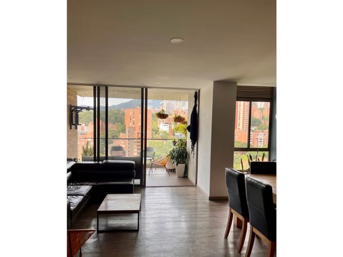 Apartamento de 3 alcobas en venta en Los Naranjos, Envigado, 140 m² · foto 2 de 16
