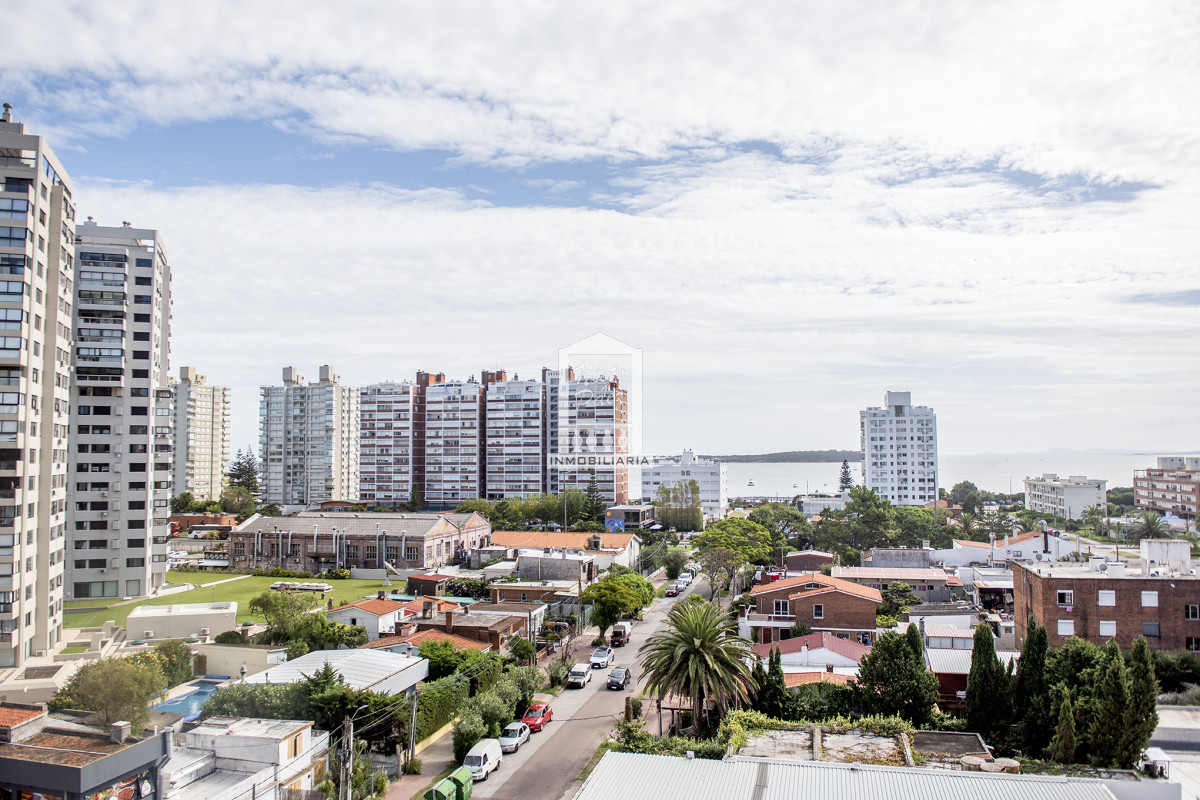 Vende apartamento de 2 dormitorios en Brava Punta del Este