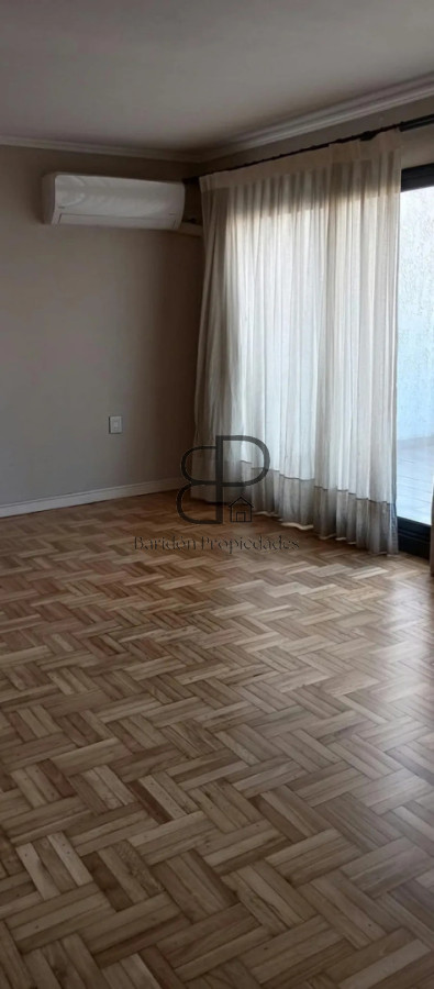 Alquiler Apartamento 2 Dormitorios Centro terraza y cochera · Foto 2