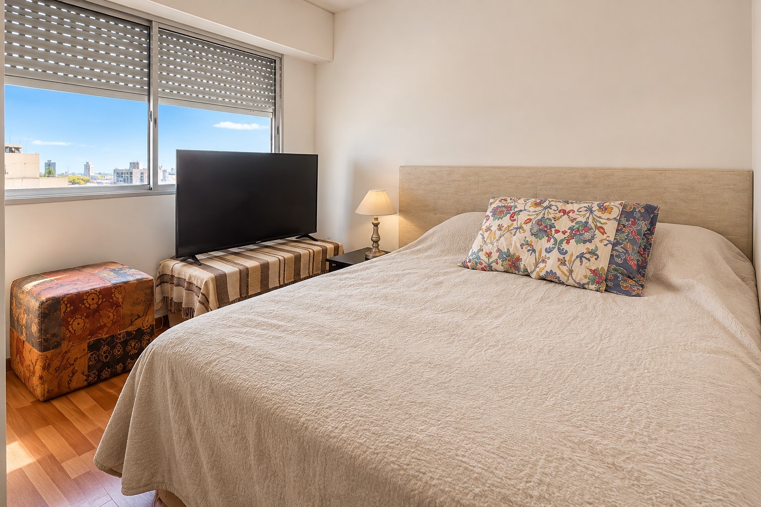 RAMBLA DE PUNTA CARRETAS  - ALQUILER APARTAMENTO DE 3 DORMITORIOS Y SERVICIO CON GARAJE Y MUEBLES · Foto 11