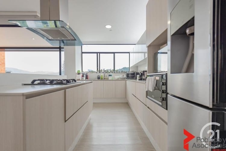 Apartamento de 3 alcobas en venta en Las Lomas, Medellín, 163 m² · foto 3 de 22