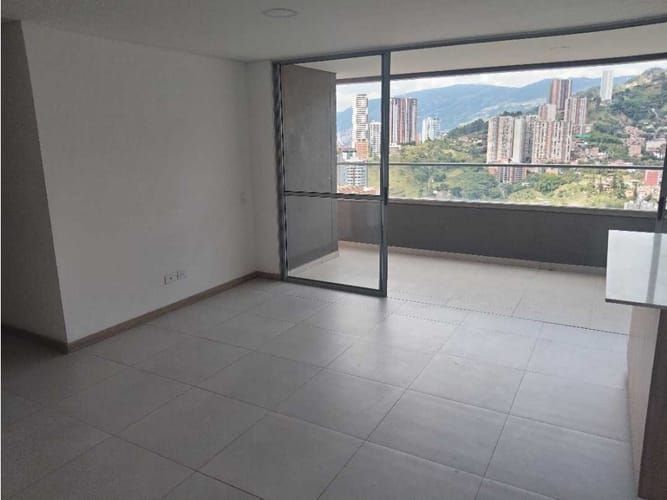 Apartamento de 3 alcobas en venta en San Jose, Sabaneta, 85 m² · foto 3 de 13