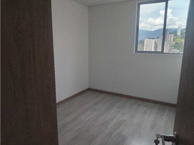 Apartamento de 3 alcobas en venta en San Jose, Sabaneta, 85 m² · foto 8 de 13
