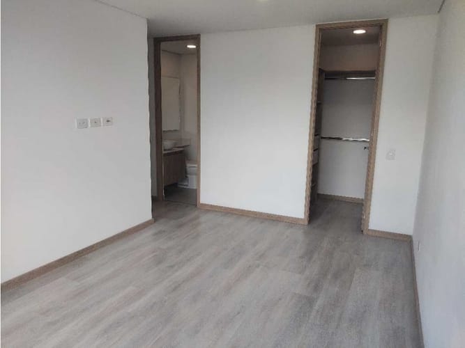Apartamento de 3 alcobas en venta en San Jose, Sabaneta, 85 m² · foto 10 de 13