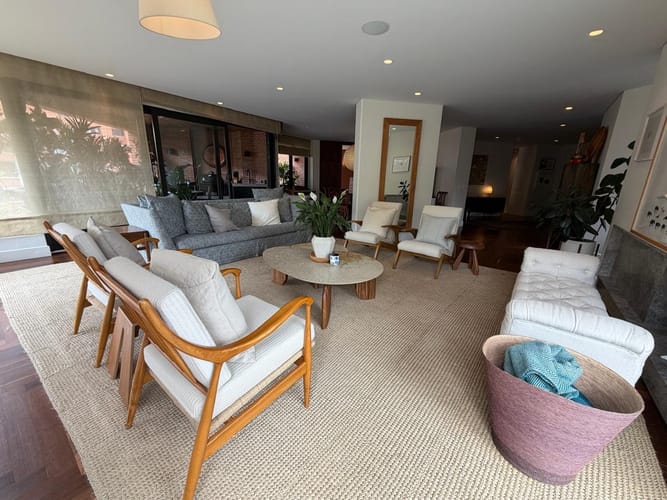 Apartamento de 3 alcobas en venta en La Cabrera, Bogotá, 353 m² · foto 2 de 21