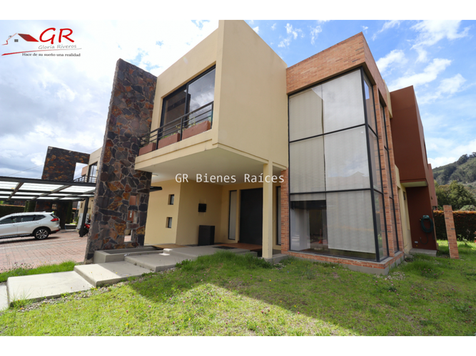 Casa de 4 alcobas en venta en Parcelas, Cota, 320 m² · foto 2 de 24
