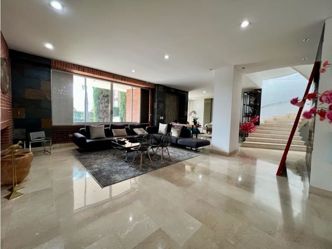 Casa de 5 alcobas en venta en Altos Del Poblado, Medellín, 680 m² · foto 2 de 24