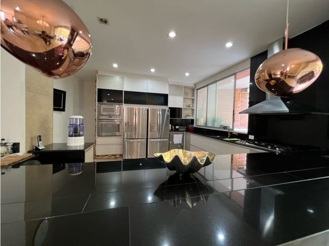 Casa de 5 alcobas en venta en Altos Del Poblado, Medellín, 680 m² · foto 9 de 24