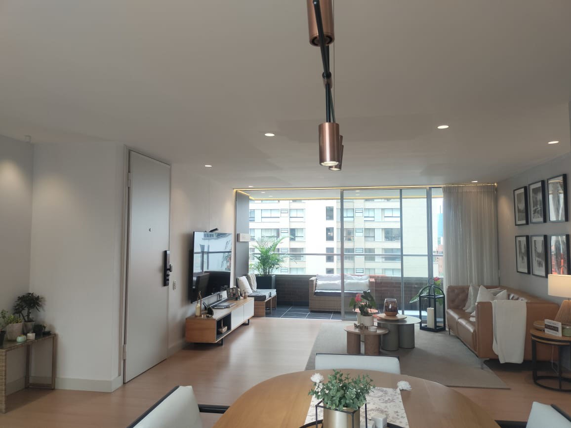 Apartamento en venta en El Poblado, Medellín · foto 2 de 19