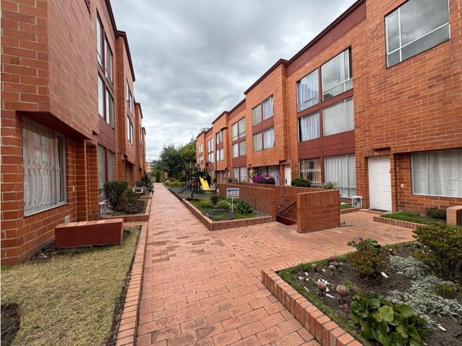 Casa de 4 alcobas en venta en El Redil, Bogotá, 72 m² · foto 3 de 24