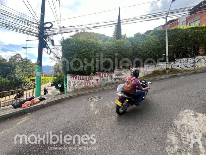 Local en arriendo en Pajarito, Medellín, 14 m² · foto 2 de 9