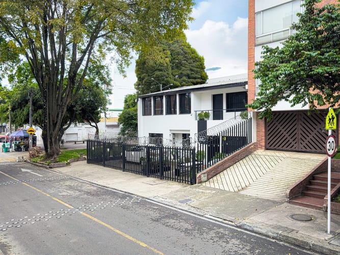 Casa de 3 alcobas en venta en Lago Gaitan, Bogotá, 407 m² · foto 2 de 20