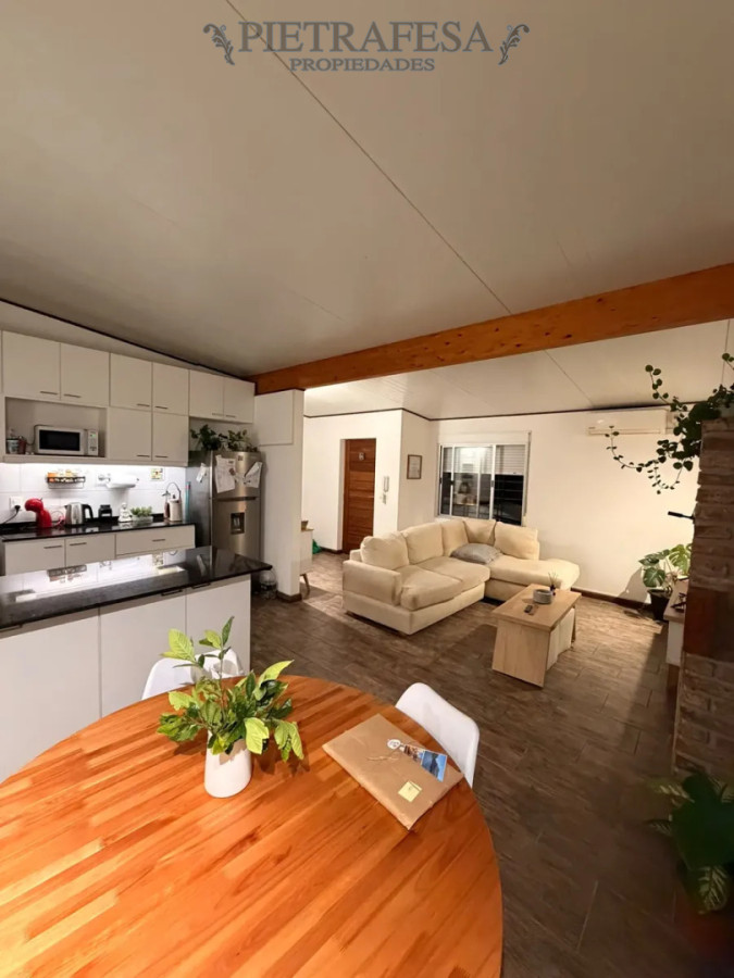 Casa en alquiler, 2 dormitorios, 1 baño, patio, barbacoa, cochera. Solymar. · Foto 2