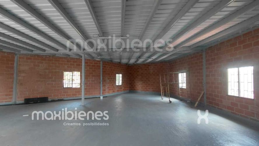 Bodega en arriendo en Las Brisas, La Estrella, 108 m² · foto 2 de 10