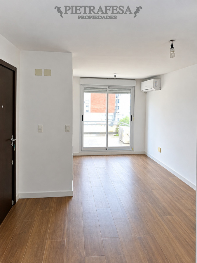 Apartamento en alquiler, 1 dormitorio, 1 baño, balcón, cochera. Prado.