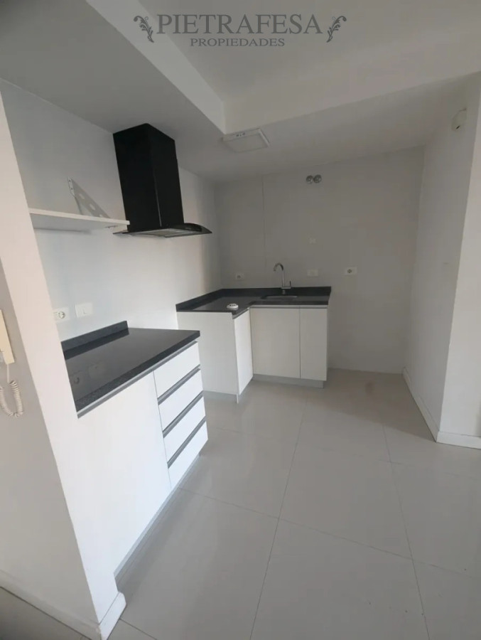 Apartamento en alquiler, 1 dormitorio, 1 baño, balcón, cochera. Prado. · Foto 2