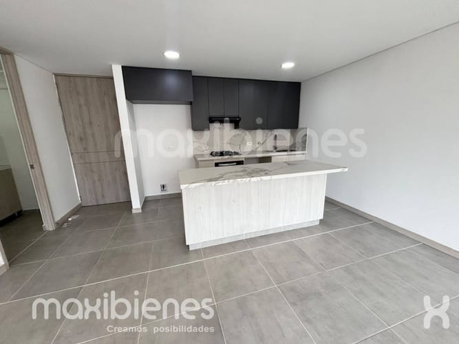 Apartamento de 2 alcobas en arriendo en Loma Del Escobero, Medellín, 95 m² · foto 2 de 17