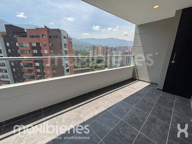 Apartamento de 2 alcobas en arriendo en Loma Del Escobero, Medellín, 95 m² · foto 4 de 17