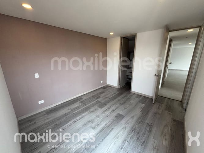 Apartamento de 2 alcobas en arriendo en Loma Del Escobero, Medellín, 95 m² · foto 8 de 17