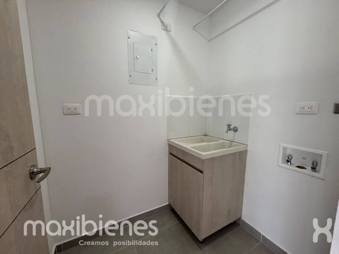 Apartamento de 2 alcobas en arriendo en Loma Del Escobero, Medellín, 95 m² · foto 9 de 17