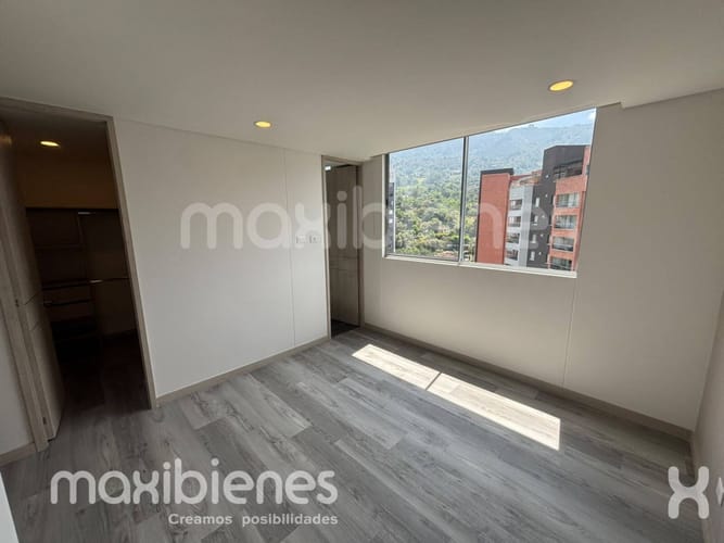 Apartamento de 2 alcobas en arriendo en Loma Del Escobero, Medellín, 95 m² · foto 11 de 17