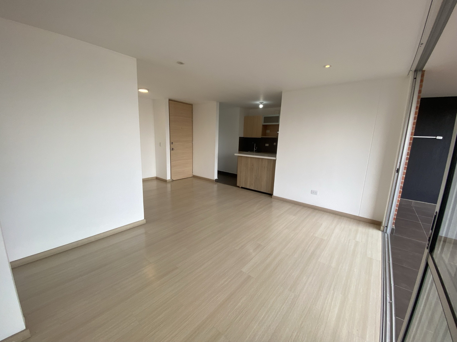 Apartamento en arriendo en Loma Del Esmeraldal, Envigado · foto 3 de 11