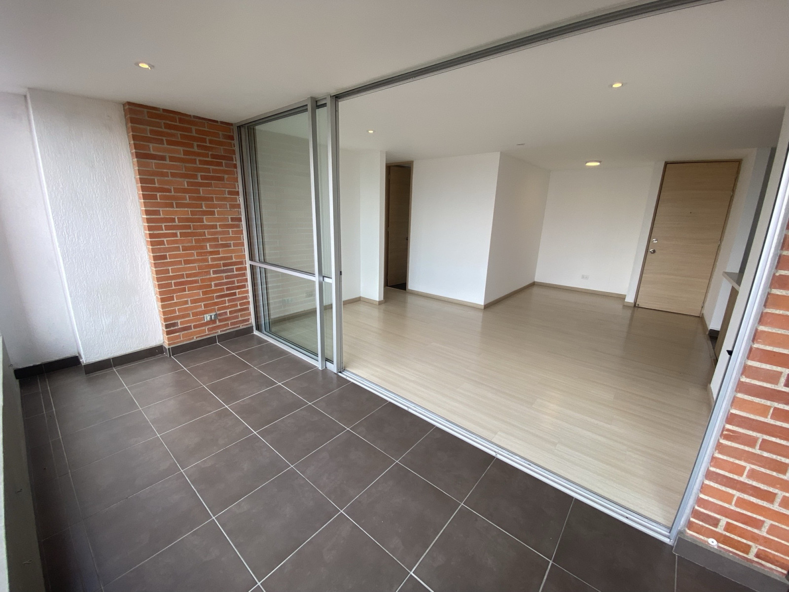 Apartamento en arriendo en Loma Del Esmeraldal, Envigado · foto 4 de 11