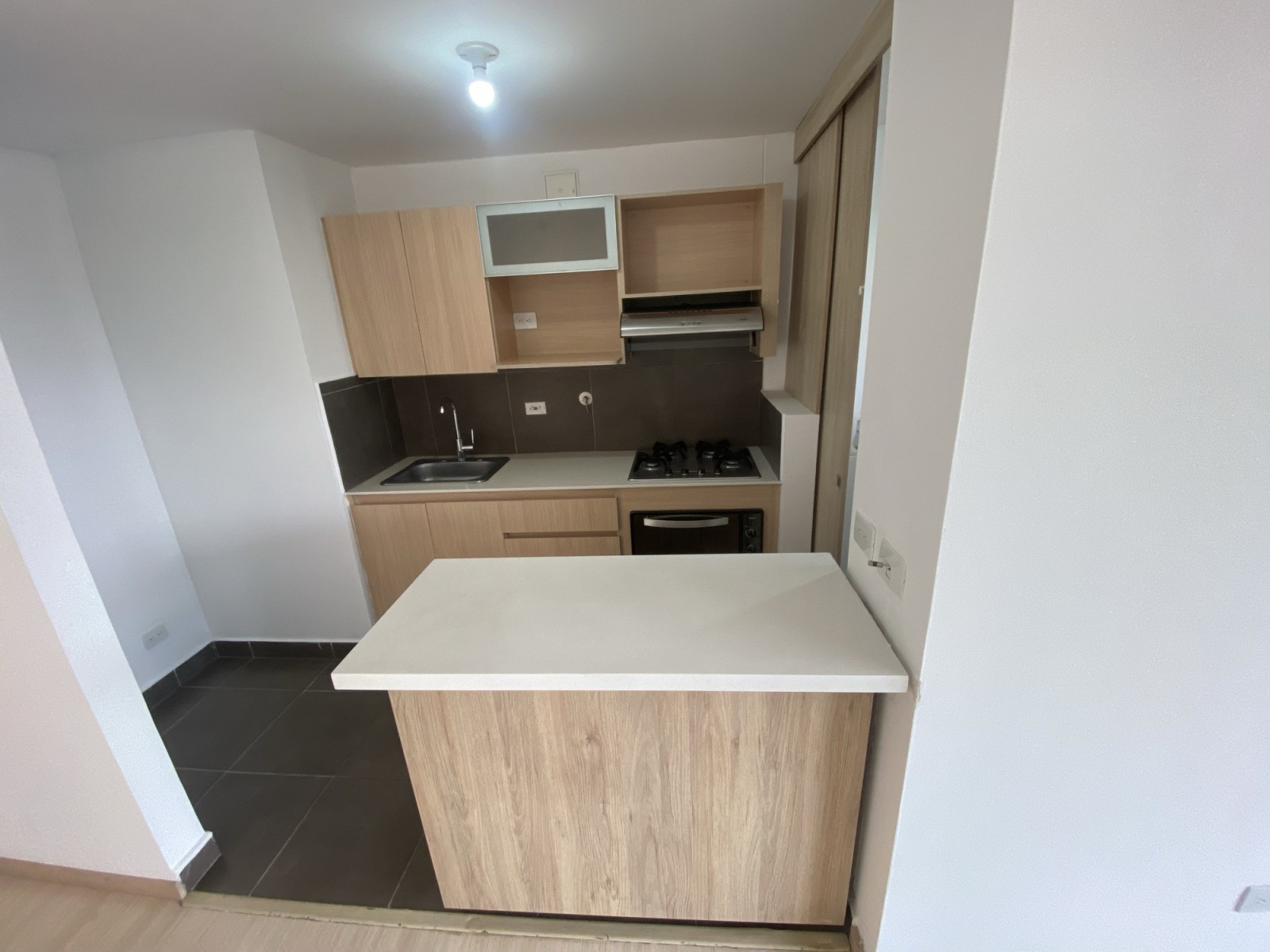 Apartamento en arriendo en Loma Del Esmeraldal, Envigado · foto 5 de 11