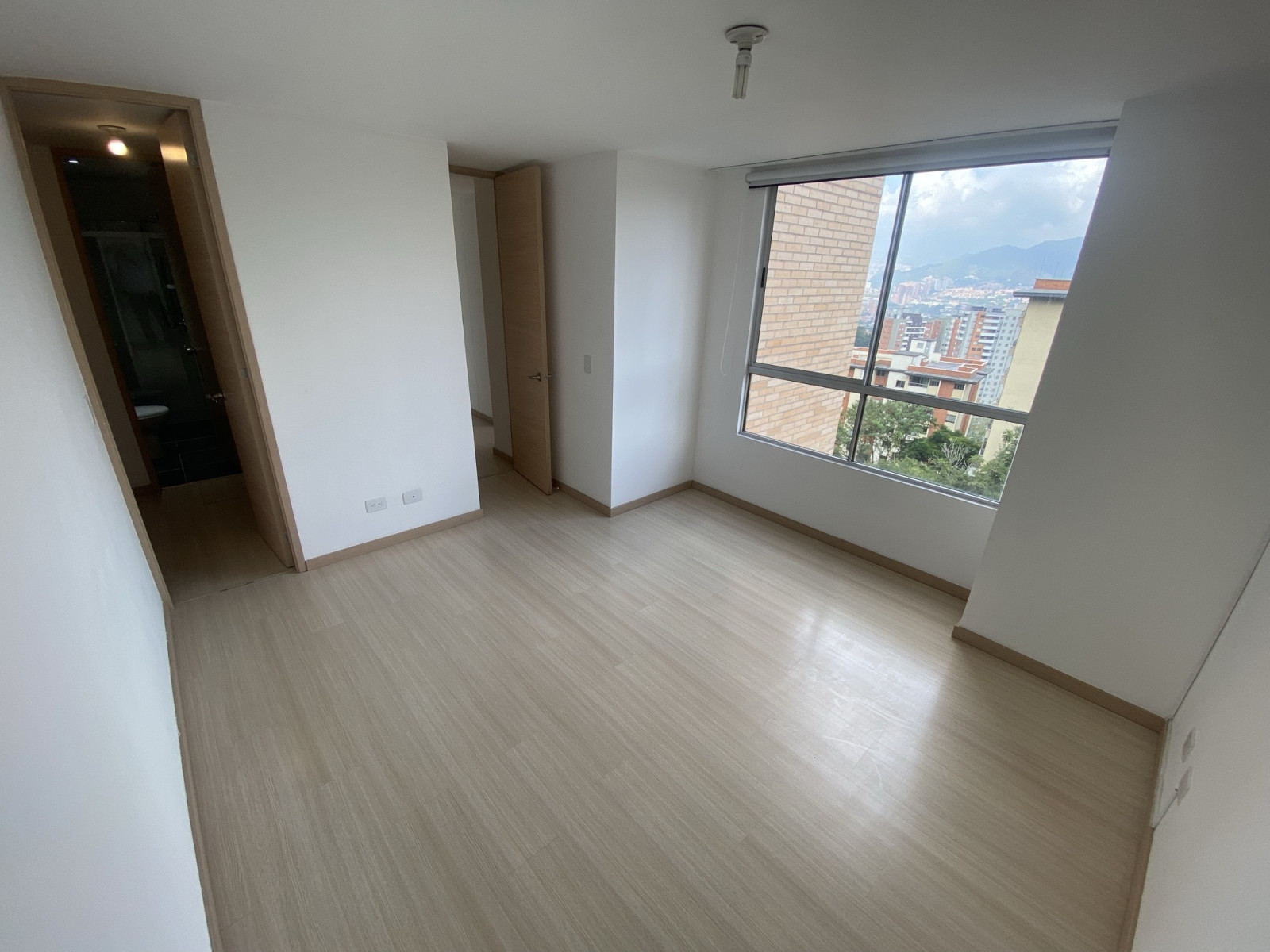 Apartamento en arriendo en Loma Del Esmeraldal, Envigado · foto 7 de 11