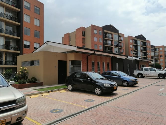 Apartamento de 3 alcobas en venta en La Magnolia, Madrid, 70 m² · foto 2 de 23